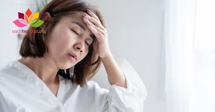 Cách dùng dầu cù là khi đau đầu đúng cách, an toàn, hiệu quả