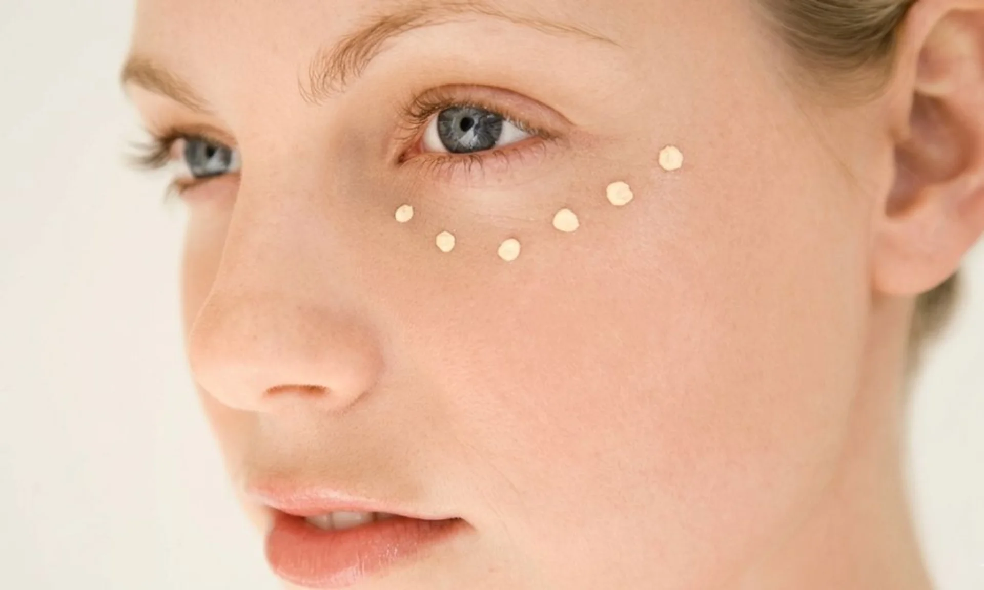 Có Nên Dùng Kem Mắt Không? Tiêu Chí Chọn Kem Mắt Phù Hợp