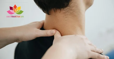 Top Công Dụng Của Dầu Cù Là: Xoa Bóp, Say Xe, Muỗi Đốt Và Đau Đầu