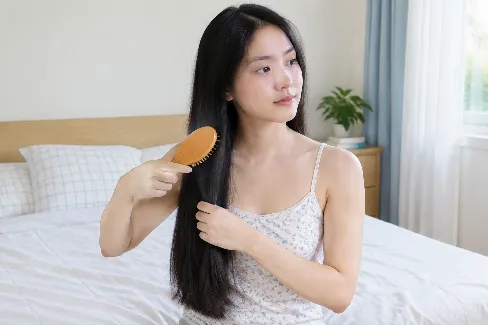 Rụng tóc theo mùa có đáng lo? Khi nào tonic đủ, khi nào gặp chuyên gia