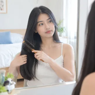 Rụng tóc theo mùa có đáng lo? Khi nào tonic đủ, khi nào gặp chuyên gia