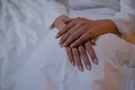 25 mẫu nail móng ngắn cuối năm: nhanh 30 phút, bền đẹp 2 tuần
