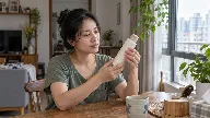 Probiotic và Prebiotic khác nhau thế nào: đọc nhãn mỹ phẩm không còn loạn
