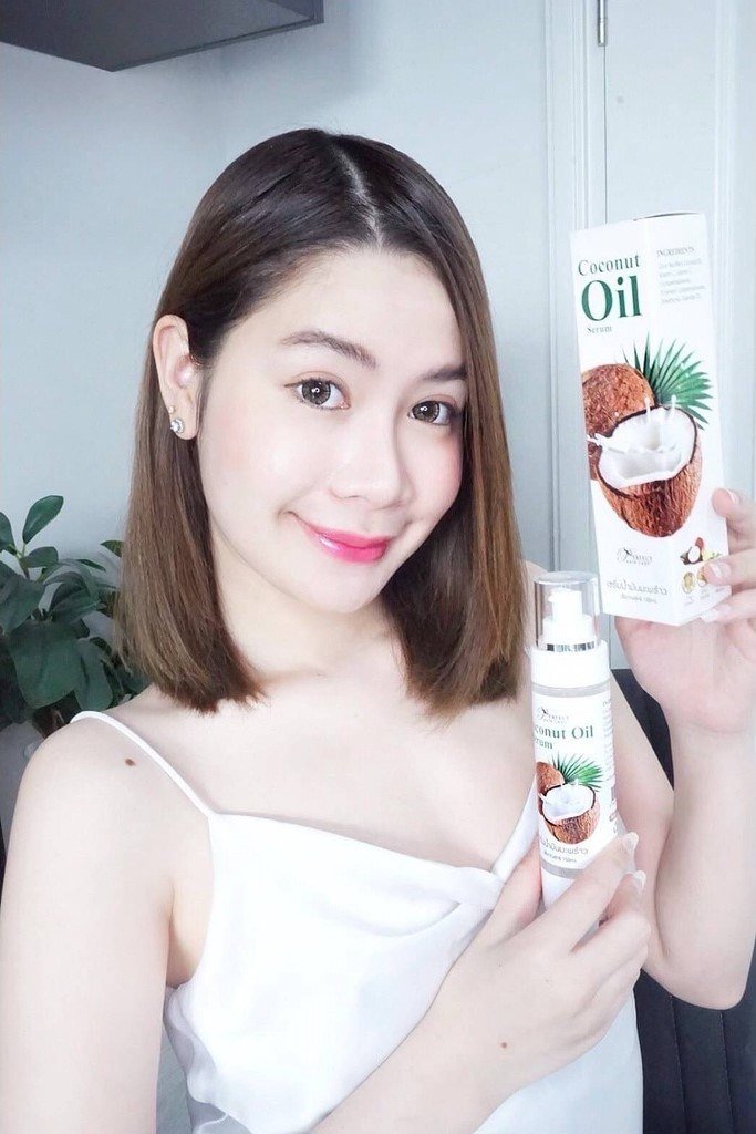 Chai serum dầu dừa Coconut Oil Perfect Skin Lady 150 ml dưới nắng ấm