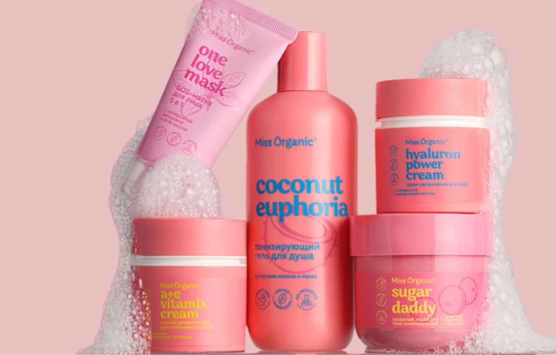 Bộ sản phẩm Miss Organic trên nền pastel
