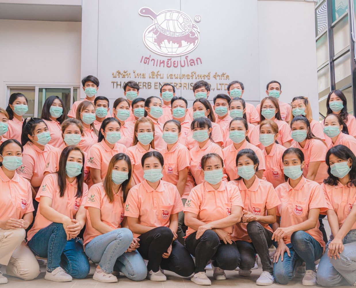 Gia đình sáng lập thương hiệu Taoyeablok bên các sản phẩm khử mùi