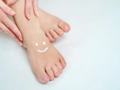Tham khảo ngay 4 mẹo giữ đôi chân mềm mại bất chấp thời tiết  100% 11