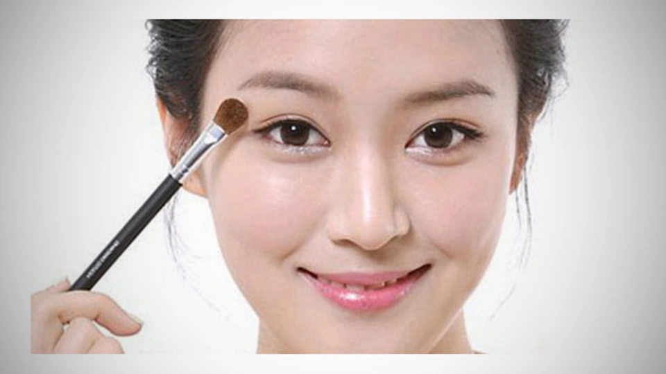 Ảnh bài viết Cách trang điểm mắt to: Bật mí 5 mẹo đơn giản cho nàng mắt nhỏ