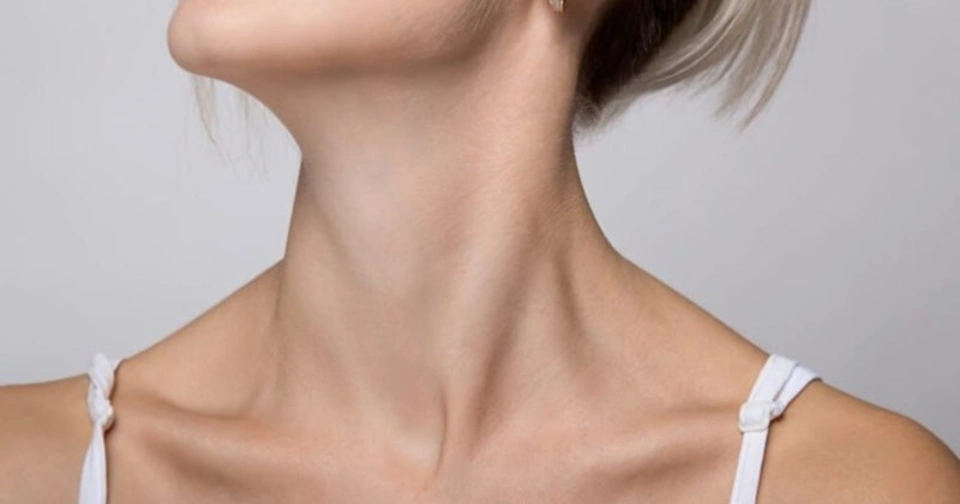 Ảnh bài viết Cách ngăn ngừa nếp nhăn ở cổ hiệu quả với 5 mẹo đơn giản