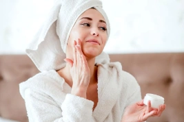 Bật mí cách thoa kem dưỡng da đúng cách: Hấp thụ tốt, hiệu quả cao!