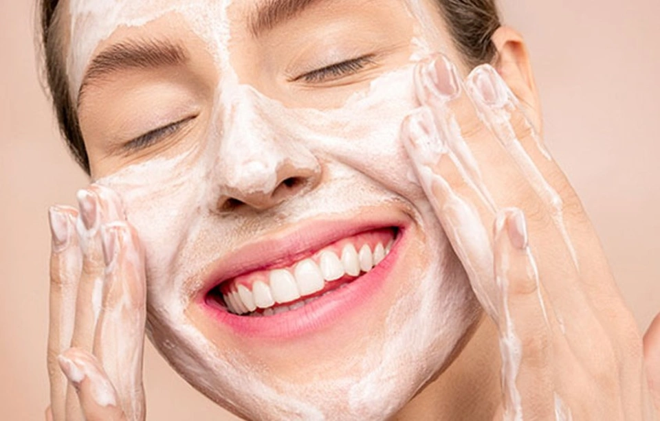 Ảnh bài viết Tránh ngay những lỗi sai khi rửa mặt khiến da hư tổn & nổi mụn!