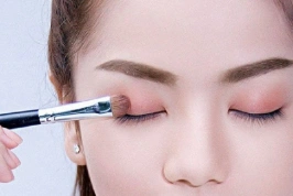 Cách trang điểm cho người mới bắt đầu với 12 bước đơn giản, đẹp, chuẩn