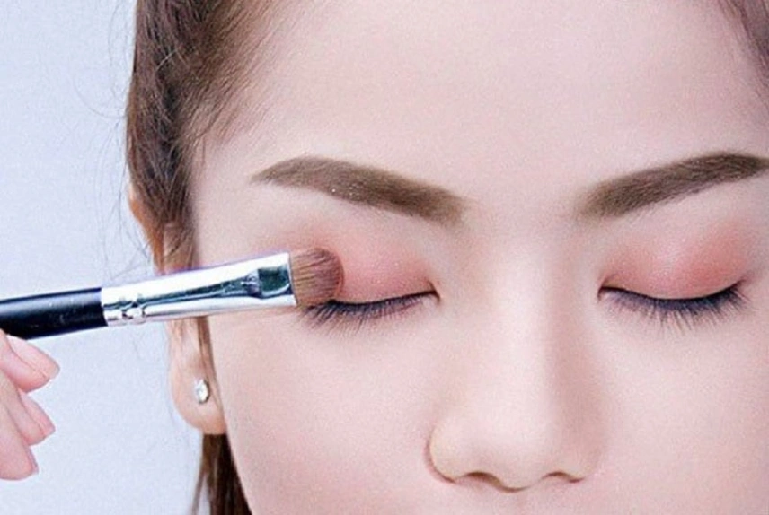 Cách trang điểm cho người mới bắt đầu với 12 bước đơn giản, đẹp, chuẩn