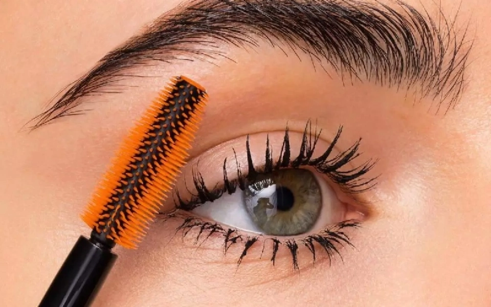 Ảnh bài viết Mẹo chuốt mascara đẹp: Mi cong dài hoàn hảo, không vón cục