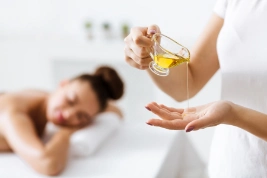 Cách sử dụng dầu massage hiệu quả, giúp thư giãn tại nhà