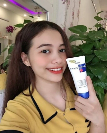 Sữa rửa mặt kiểm soát dầu dành cho da mụn Mistine Acne Clear Facial Foam Thái Lan ảnh 4