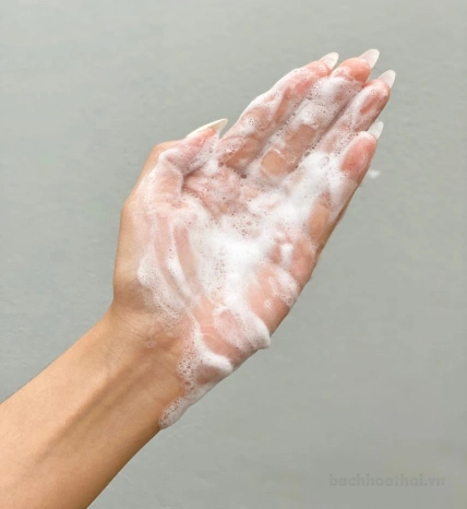 Sữa rửa mặt bọt ngọc trai Nivea Pearl White Microbubbles Deep Clean Foam 5 in 1 ảnh 10