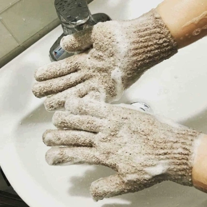 Cặp găng tay tắm tạo bọt và tẩy tế bào chết Exfoliating Body Gloves Watsons ảnh 6