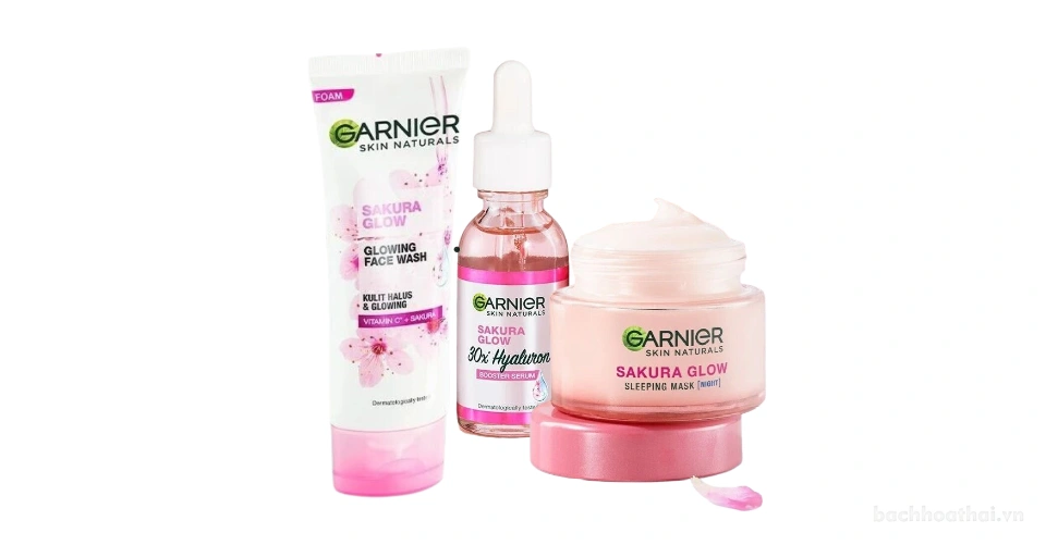 Kem dưỡng trắng Garnier Sakura White Day Cream