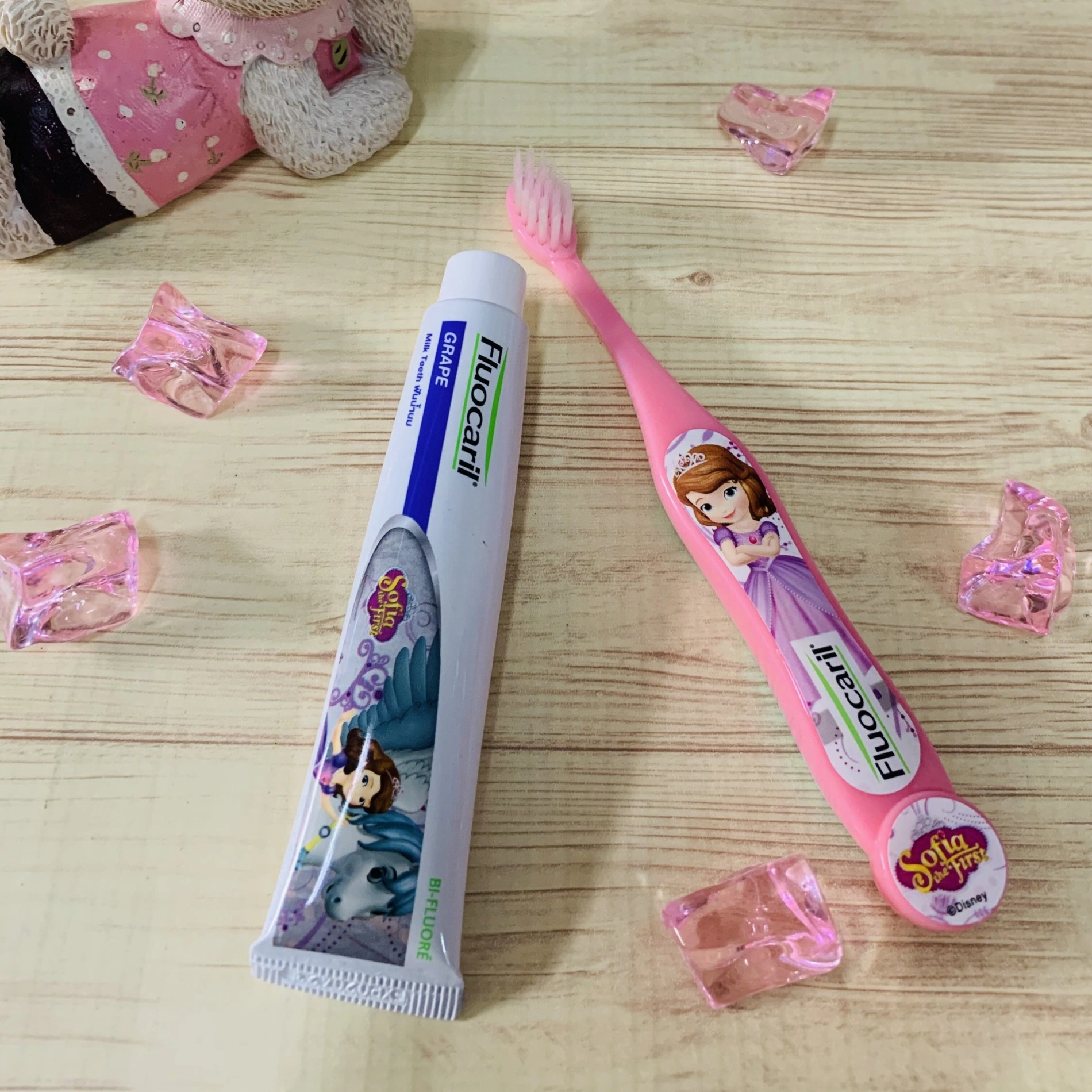 Bộ kem đánh răng và bàn chải trẻ em Fluocaril Brushing Set Thái Lan