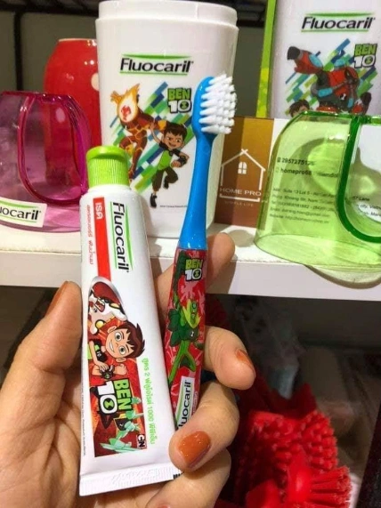 Bộ kem đánh răng và bàn chải trẻ em Fluocaril Brushing Set Thái Lan ảnh 15